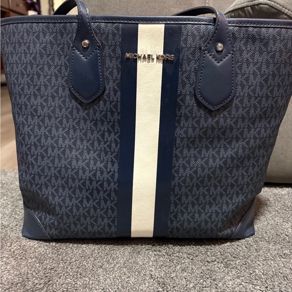 Michael Kors Navy and Cream Tote - Picture 1 of 4